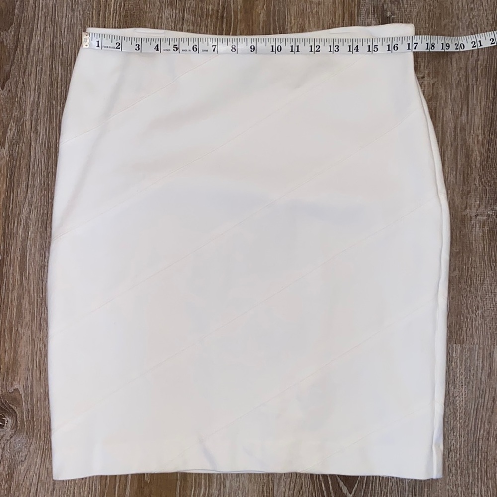 WHBM Beautiful white pencil skirt size 14 EUC